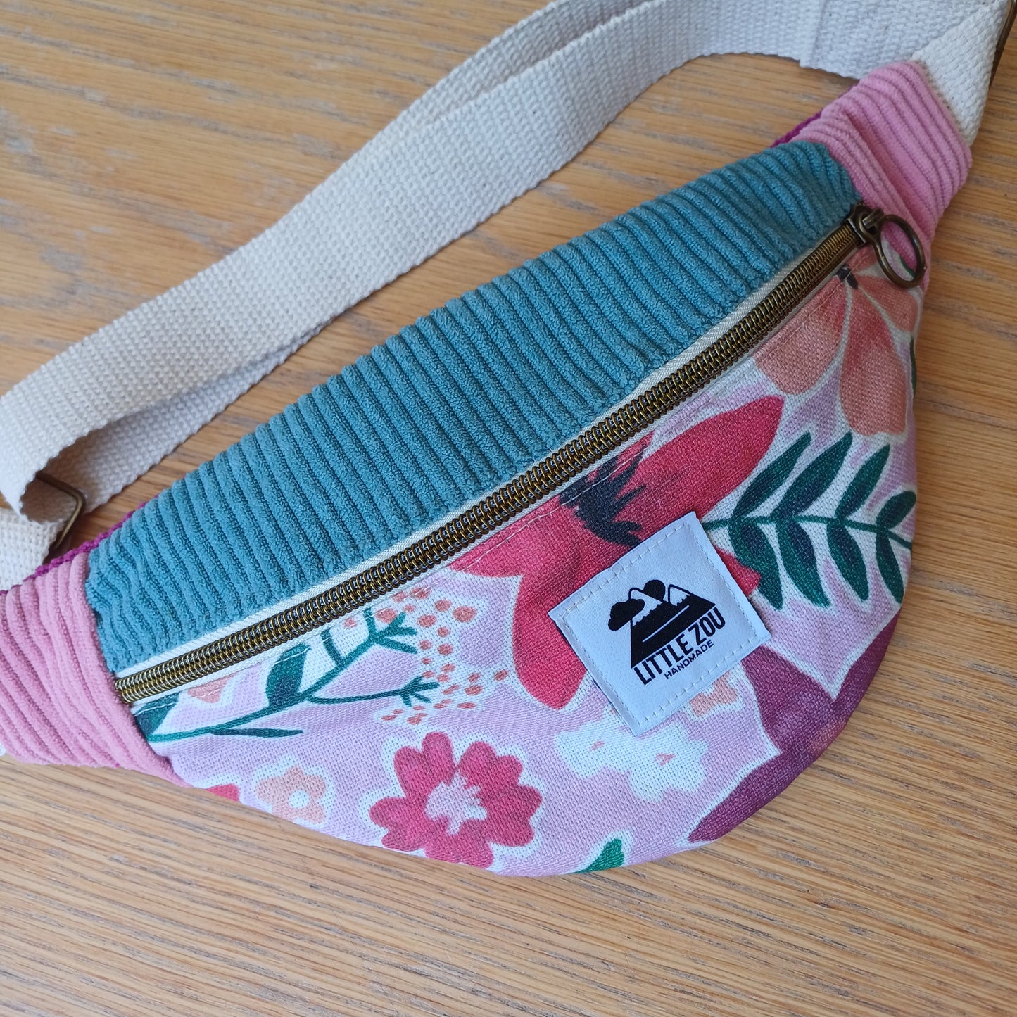 Banane fleurs, velours jade et rose