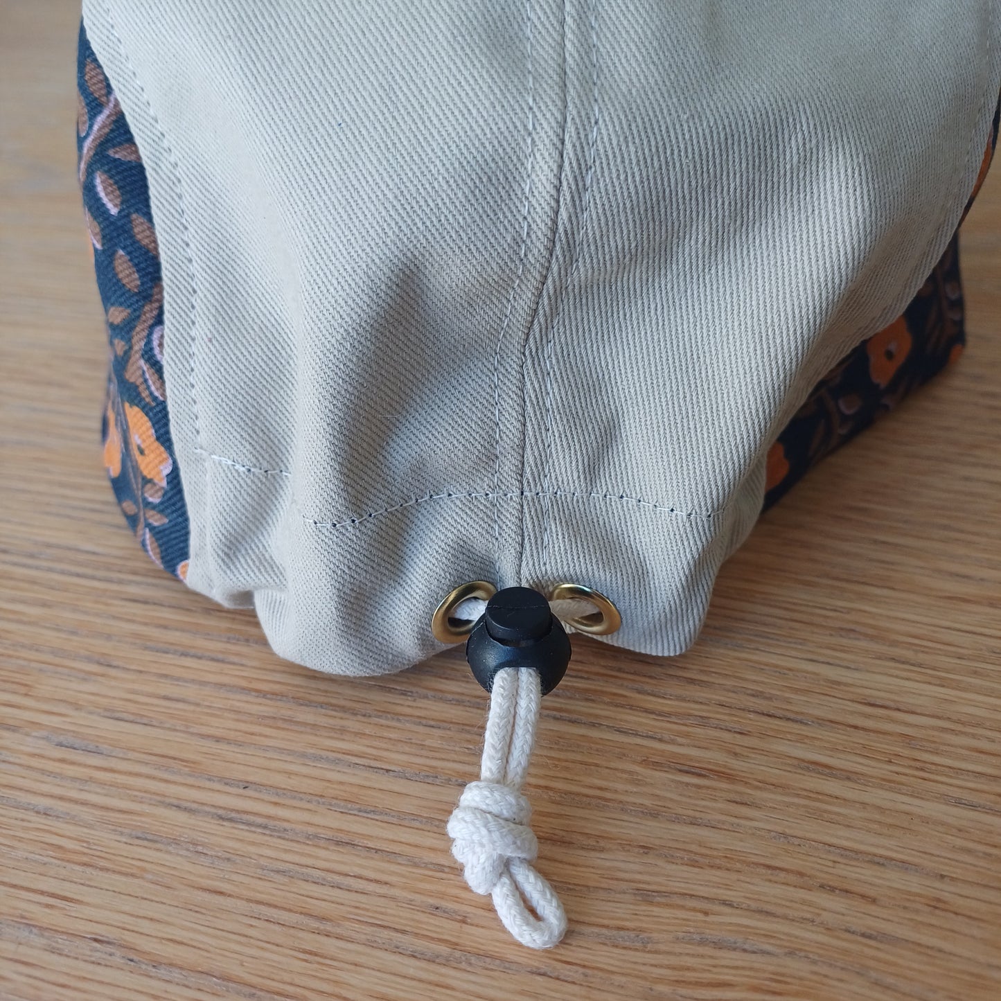 Casquette Fleurs camel