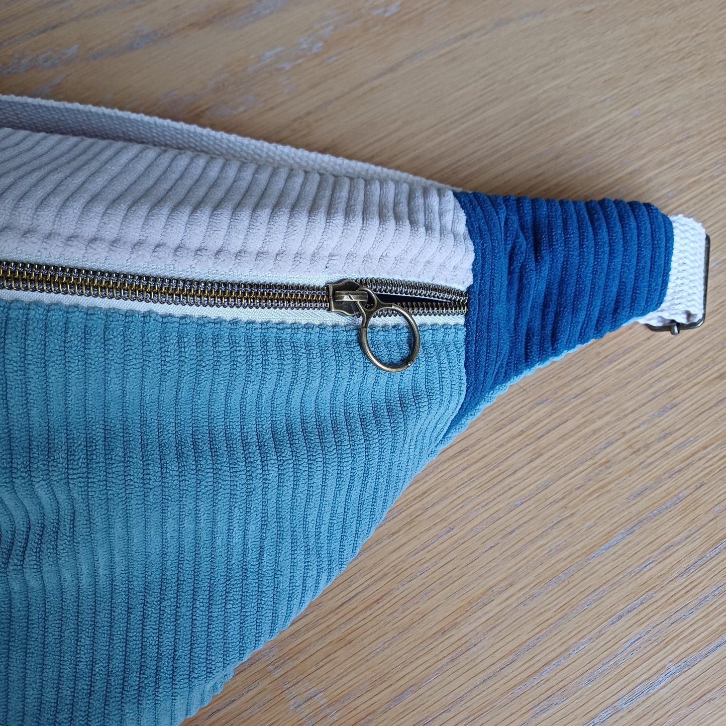 Banane jade beige et pétrole