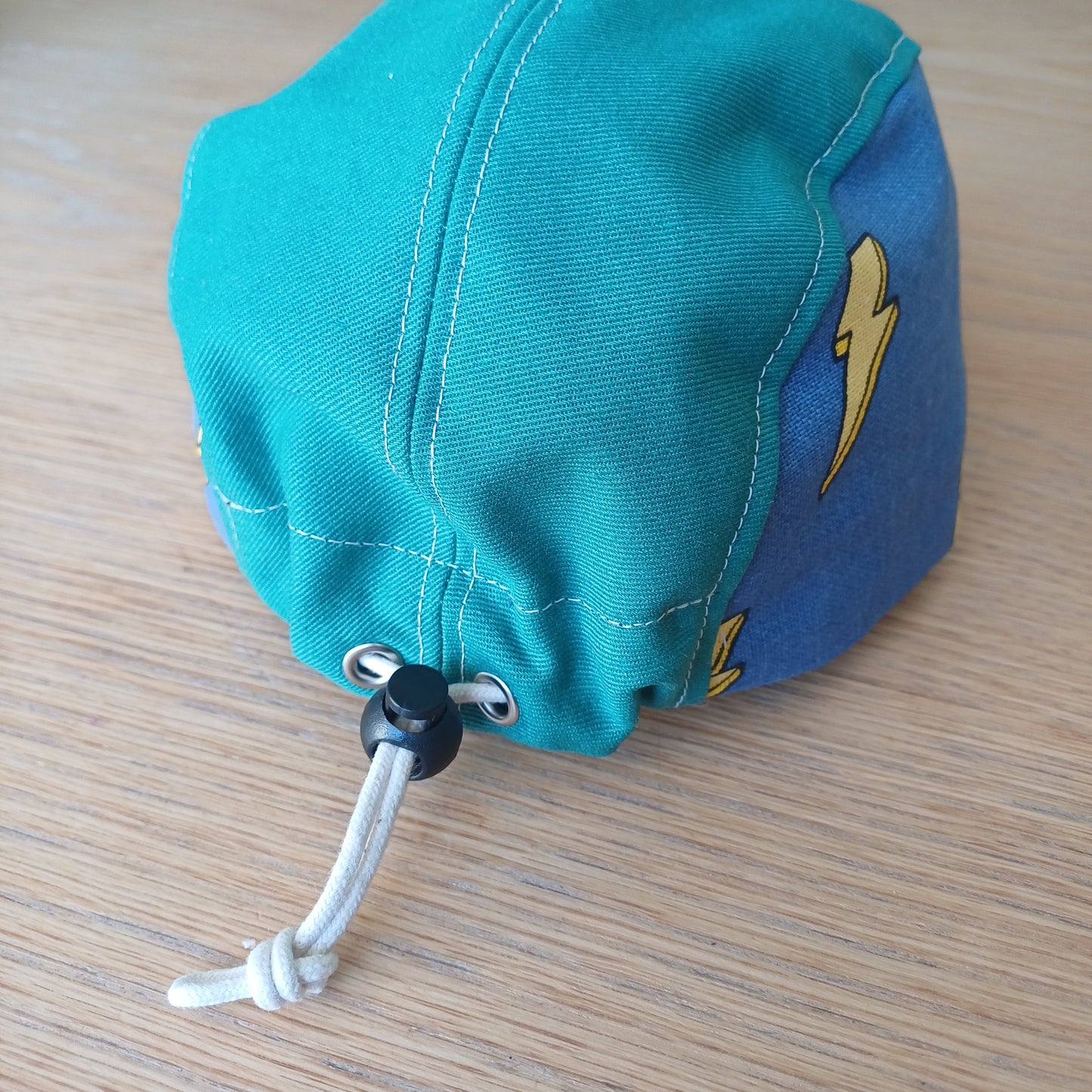 Casquette éclairs
