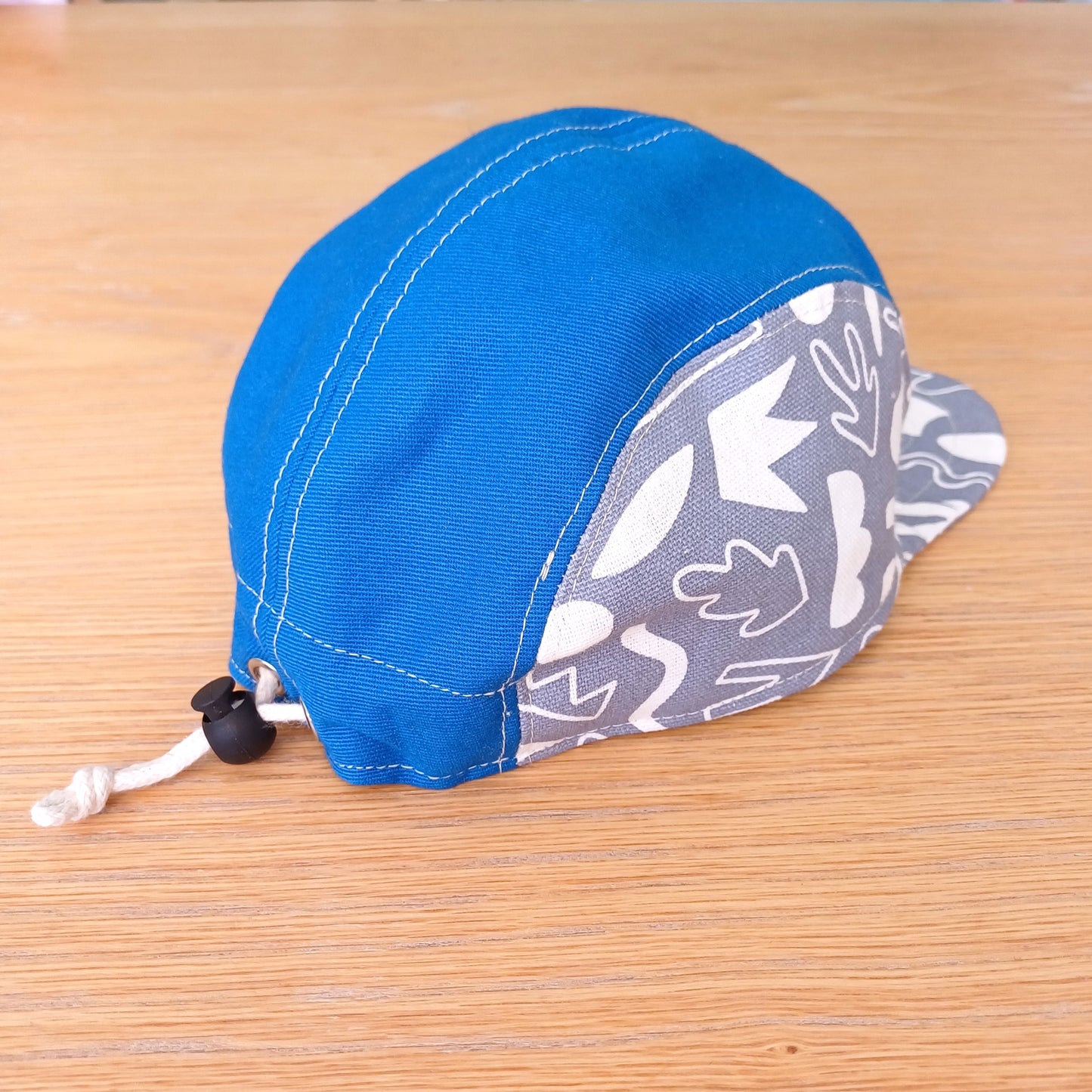 Casquette Motifs bleus