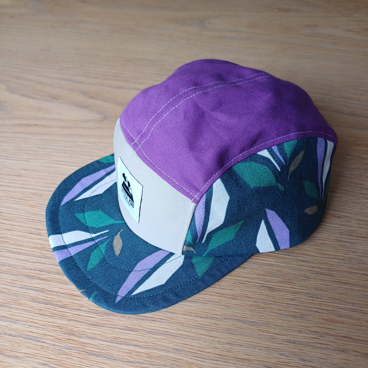 Casquette Feuilles ficelle et violet