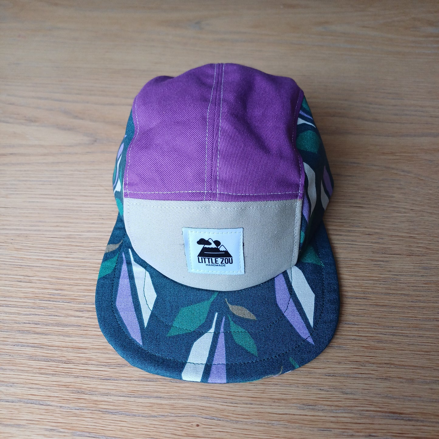 Casquette Feuilles ficelle et violet