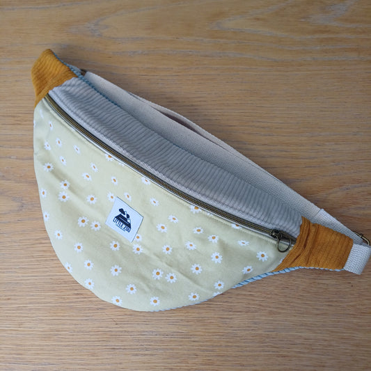 Banane velours et marguerite jaune