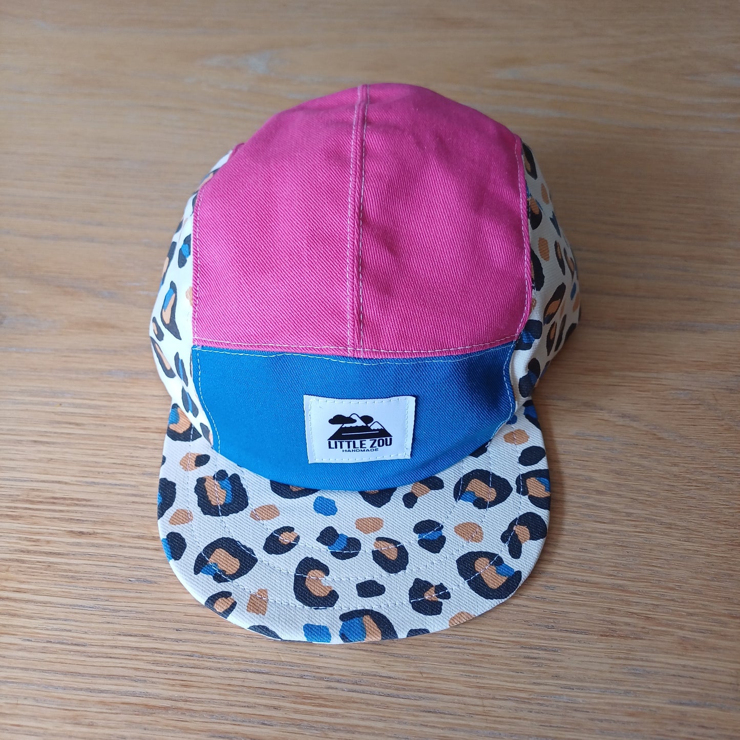 Casquette Léopard rose et bleu