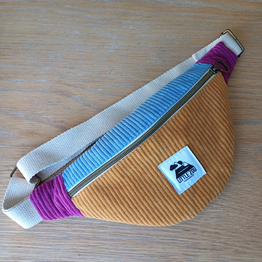 Banane moutarde, bleu lavande et magenta