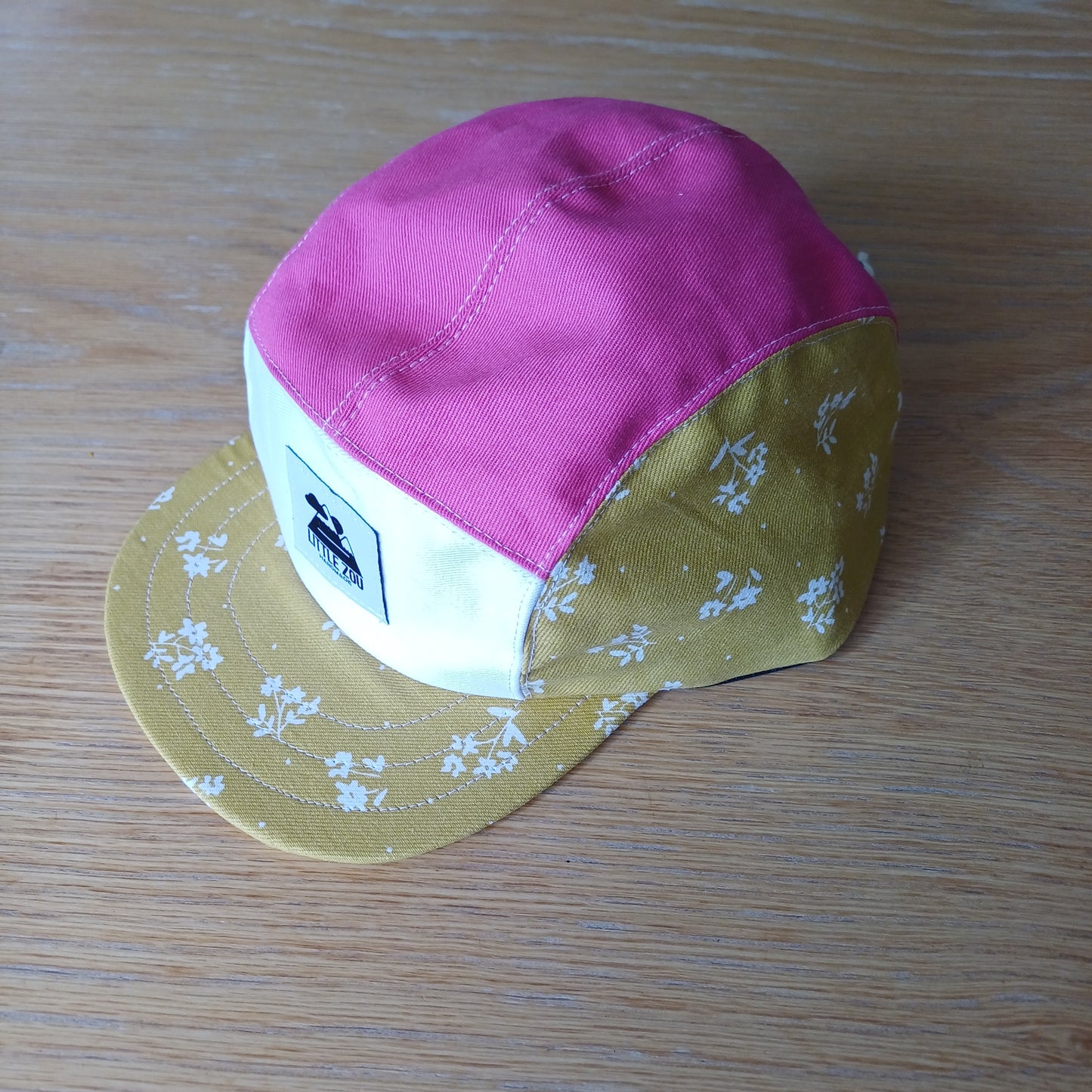 Casquette Fleurs jaunes et rose